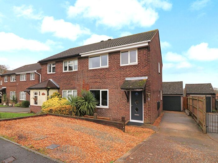 3 Bedroom Semi Detached House For Sale In Lionheart Way, Bursledon, SO31