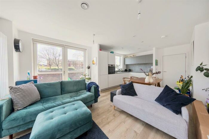 1 Bedroom Apartment To Rent In South Grove, Walthamstow, E17