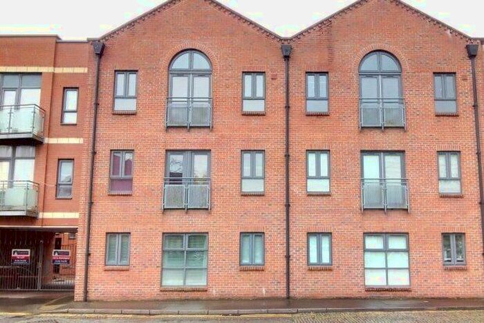 2 Bedroom Flat To Rent In Bakers Court, Chester, CH3