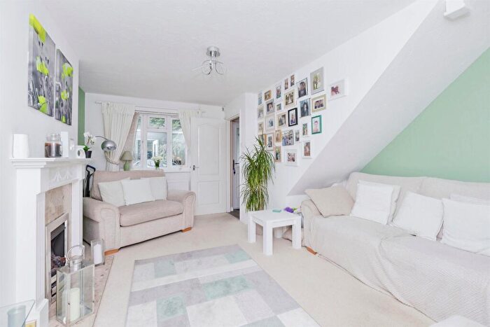2 Bedroom End Of Terrace House For Sale In Glebelands Road, Leicester, LE4