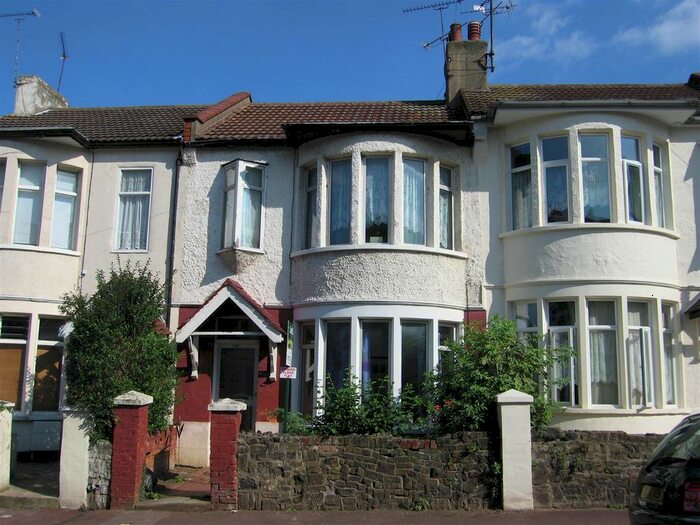1 Bedroom Flat To Rent In Beedell Avenue, Westcliff-On-Sea, SS0