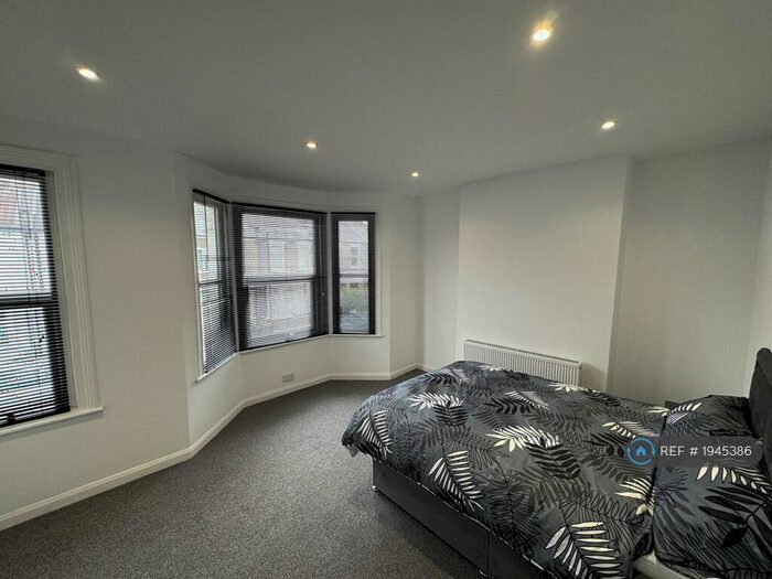 3 Bedroom Flat To Rent In Harcourt Road, London, E15