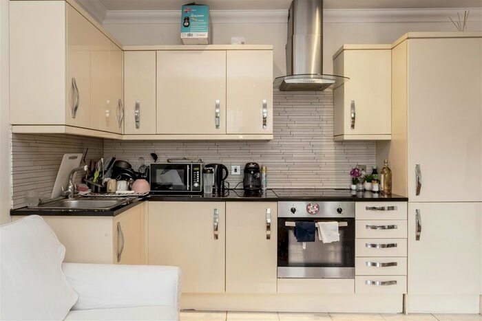 Studio To Rent In Bond Street, London, W5