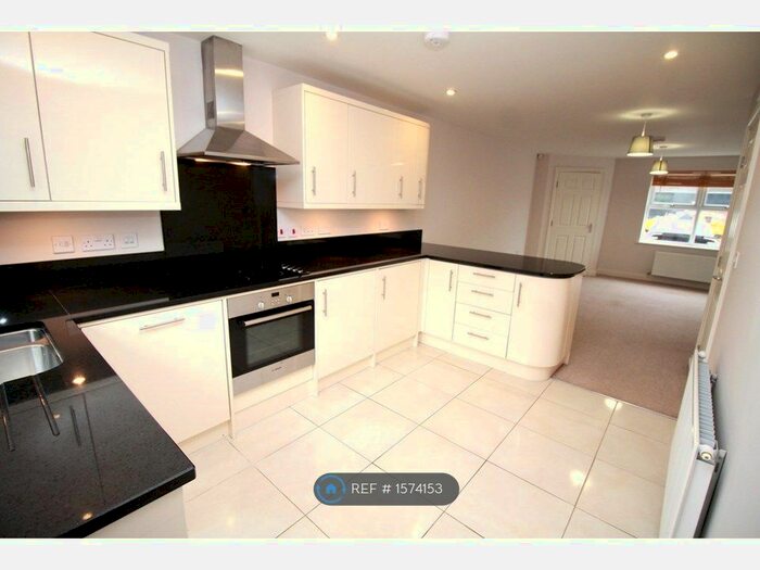 3 Bedroom Semi-Detached House To Rent In Promenade Row, York, YO23