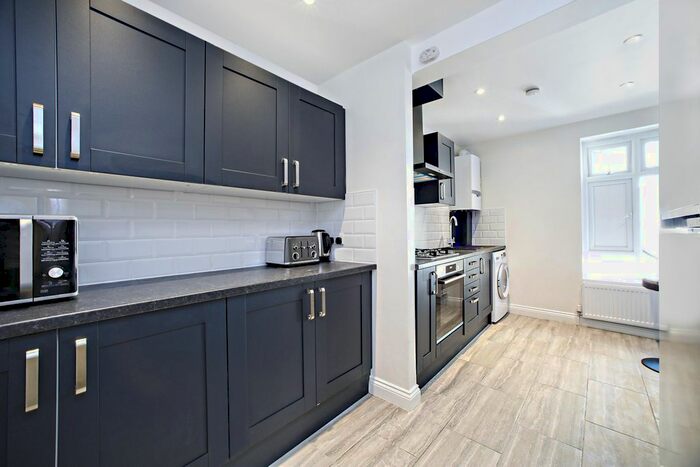 4 Bedroom Flat To Rent In Borough High Street, London, SE1