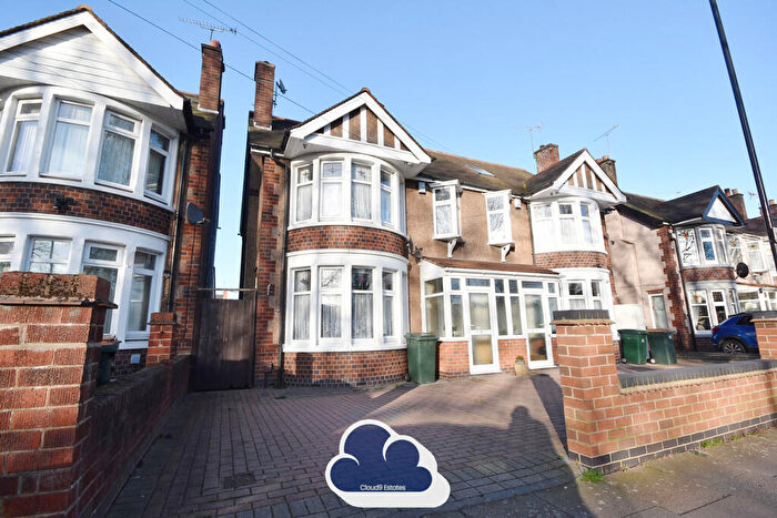 3 Bedroom Semi Detached House For Sale In Momus Boulevard, Coventry, CV2