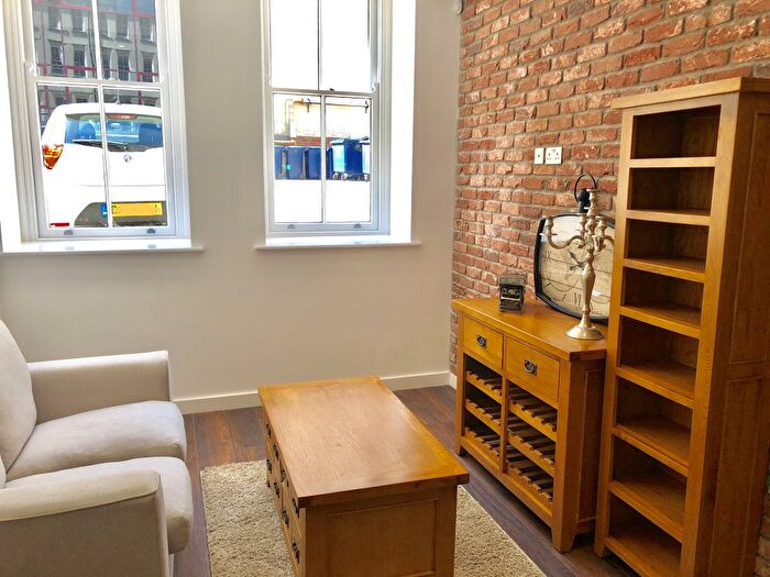 2 Bedroom Flat To Rent In Hounds Gate Court, Nottingham, NG1