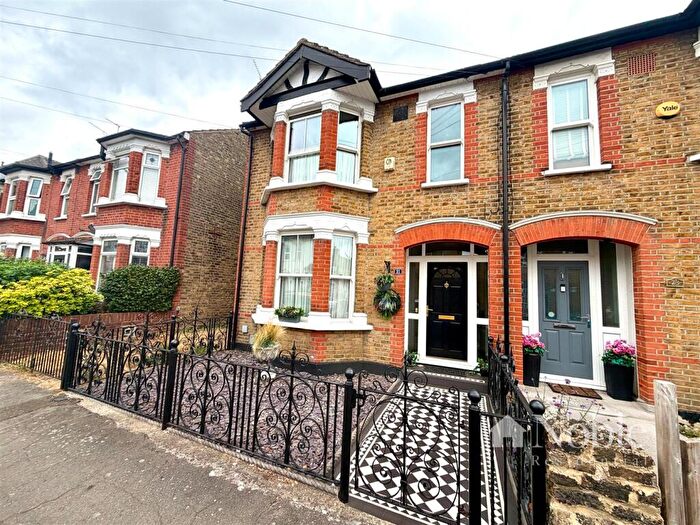 3 Bedroom End Of Terrace House For Sale In Craigdale Road, Hornchurch, RM11