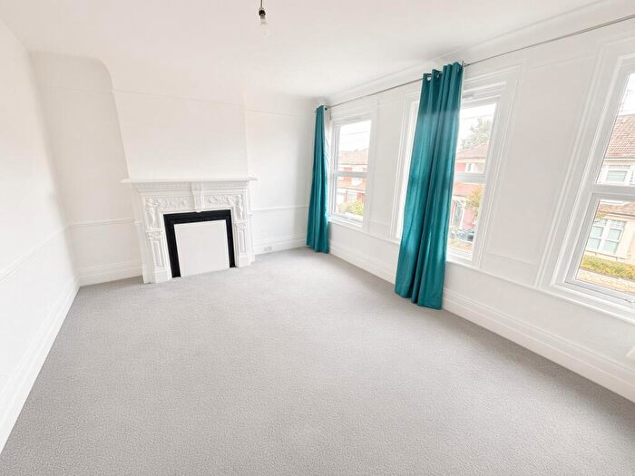 2 Bedroom Apartment To Rent In Sylvan Avenue, Wood Green, N22