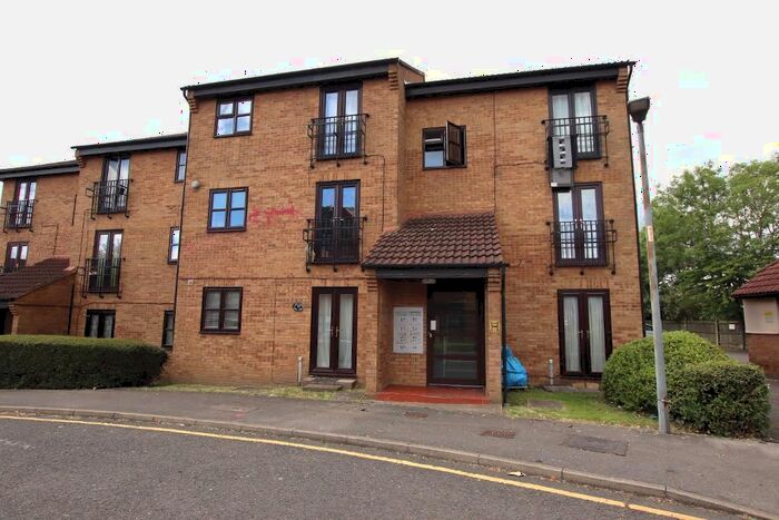 2 Bedroom Flat To Rent In Shafter Road, Dagenham, Essex, RM10
