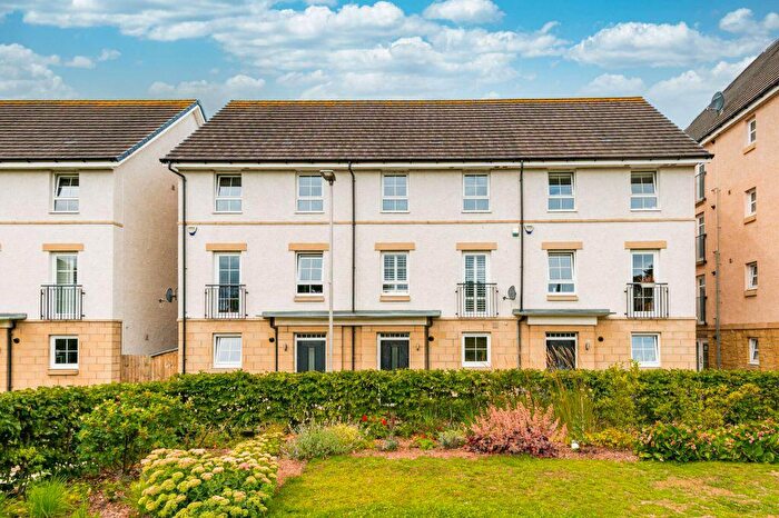 3 Bedroom Town House For Sale In Cowgill Gardens, Edinburgh, EH16