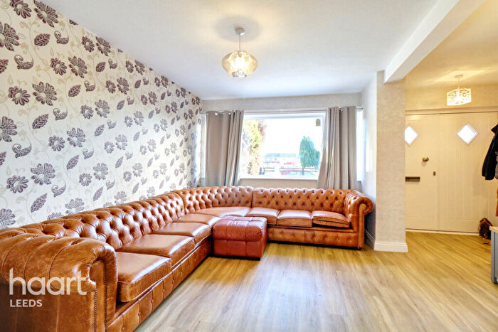 3 Bedroom Terraced House For Sale In Pickard Court, Leeds, LS15