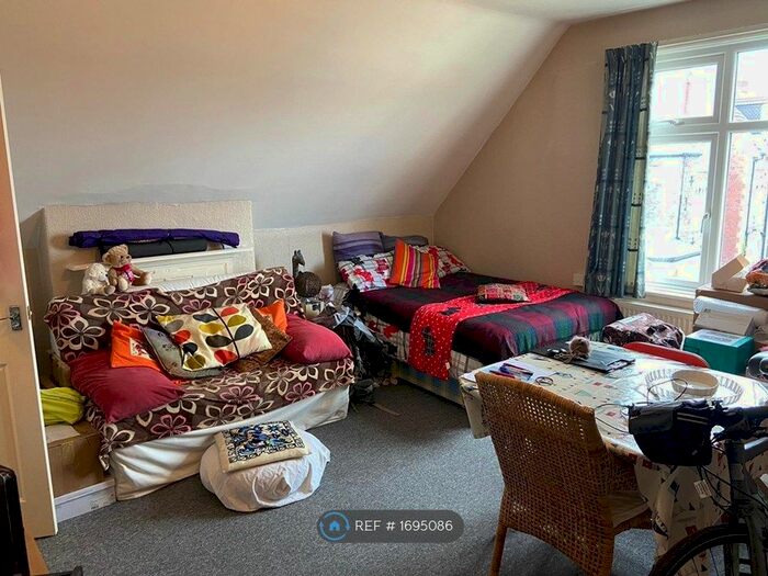 Studio To Rent In Redland Road, Bristol, BS6