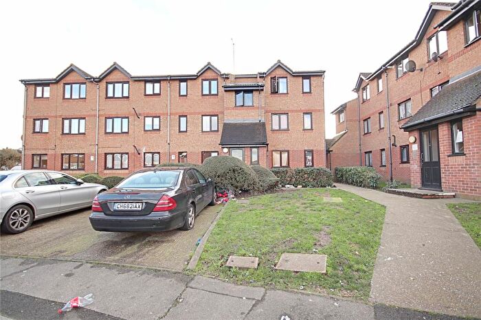 1 Bedroom Flat For Sale In Larmans Road, Enfield, Middlesex, EN3
