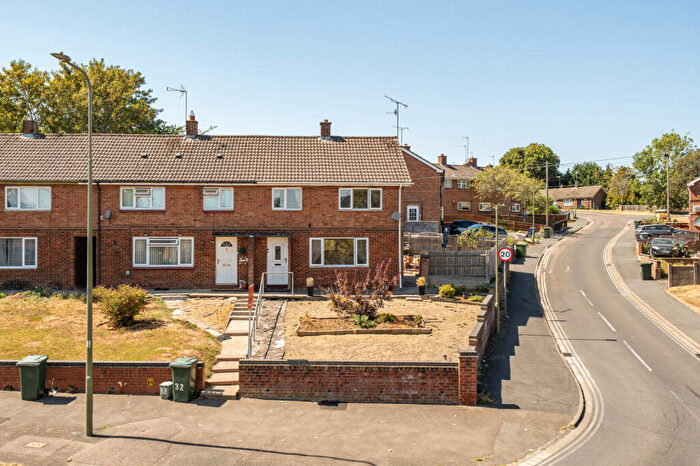Semi-Detached House For Sale In Woodgreen Avenue, Banbury, Oxfordshire, OX16