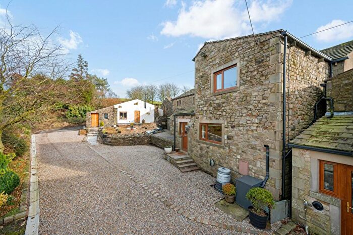 3 Bedroom Cottage For Sale In Ridehalgh Lane, Briercliffe, Burnley, BB10