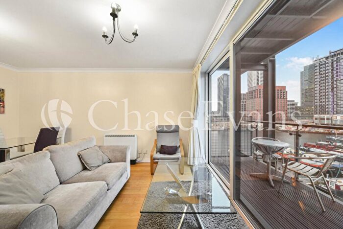 2 Bedroom Flat To Rent In Boardwalk Place, Canary Wharf, London, E14