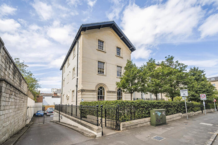 2 Bedroom Apartment To Rent In Kings Road, Reading, Berkshire, RG1