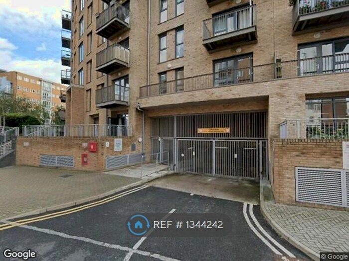 2 Bedroom Flat To Rent In Whitestone Way, Croydon, CR0