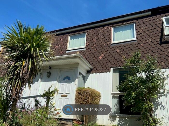 3 Bedroom Terraced House To Rent In Trowbridge Gardens, Luton, LU2