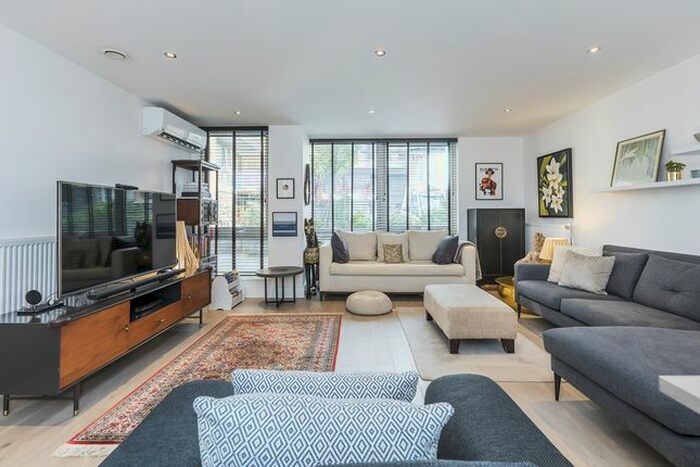 3 Bedroom Flat To Rent In Dowells Street, London SE10