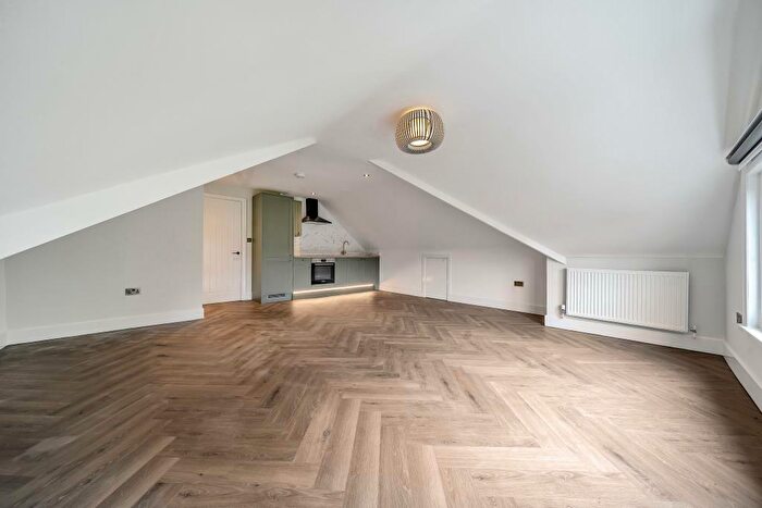 3 Bedroom Apartment To Rent In Murdoch Road, Wokingham, RG40