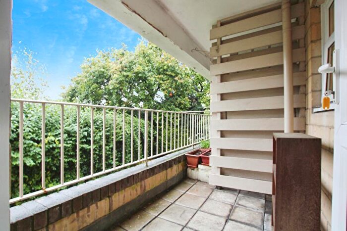 2 Bedroom Apartment To Rent In St Oswalds Court - Redland, BS6