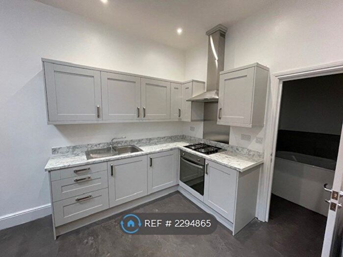 1 Bedroom Flat To Rent In Hook Rise North, Surbiton, KT6