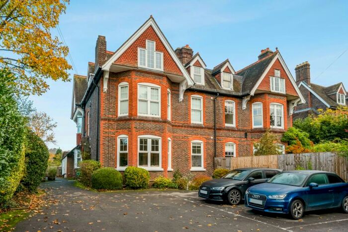 2 Bedroom Flat To Rent In Doods Road Reigate, RH2