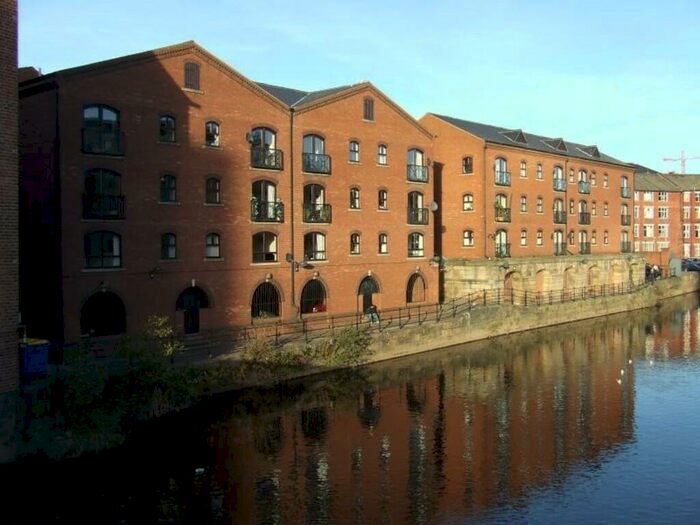 Garage / Parking To Rent In Parking Riverside Court, LS1