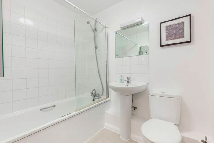 2 Bedroom Flat To Rent In St George Wharf, Vauxhall, London, SW8