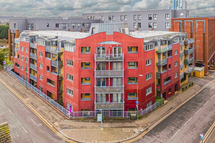 2 Bedroom Apartment To Rent In Town Centre With Gated Parking, HP2