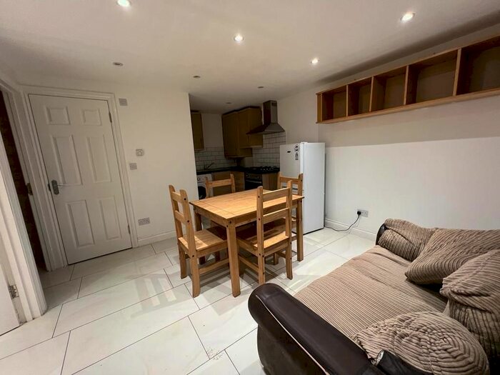 2 Bedroom Flat To Rent In Little Heath, Chadwell Heath, Romford, RM6