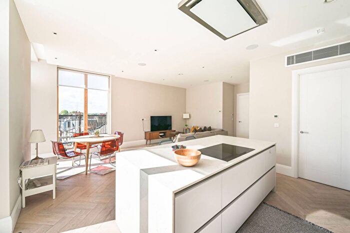 2 Bedroom Flat To Rent In Finchley Road, Temple Fortune, London, NW11