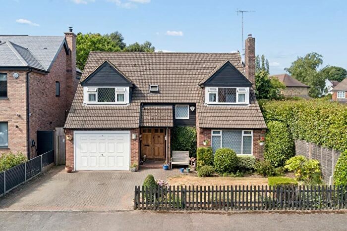 5 Bedroom Property For Sale In Medow Mead, Radlett, WD7