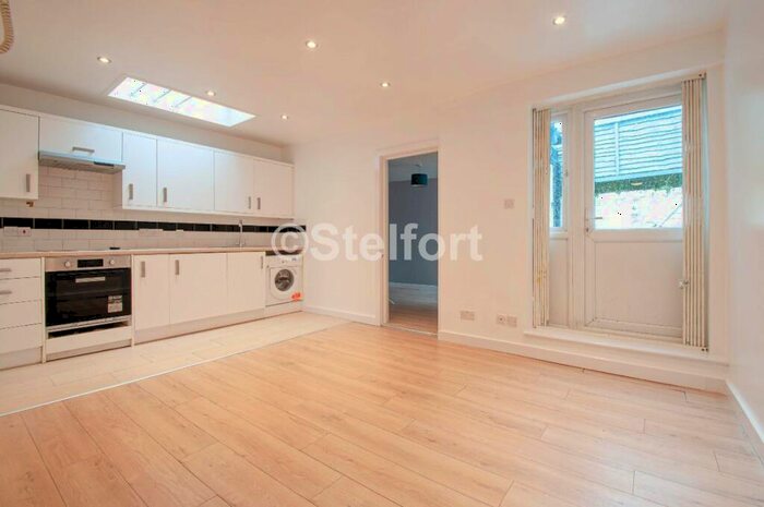 1 Bedroom Apartment To Rent In Holloway Road, London, N7