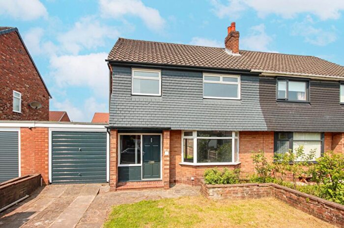 3 Bedroom Semi-Detached House To Rent In Cross Knowle View, Davyhulme, Manchester, M41