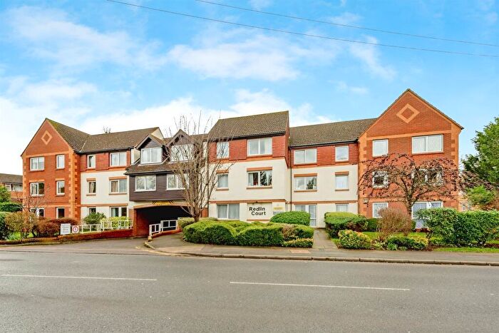 2 Bedroom Flat To Rent In Redlin COurt, RH1