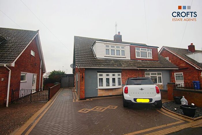 3 Bedroom Semi-detached House For Sale In Ashtree Close, Immingham, DN40