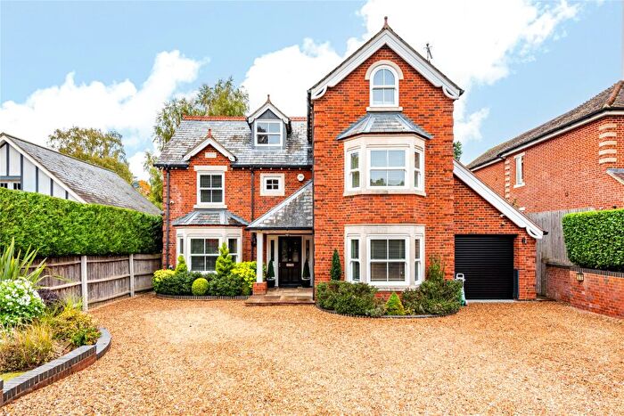 4 Bedroom Detached House For Sale In Mentone Avenue, Aspley Guise, Bedfordshire, MK17