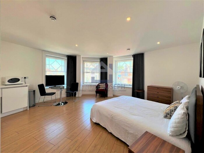 Studio To Rent In Shaftesbury Avenue, Piccadilly Circus, W1D