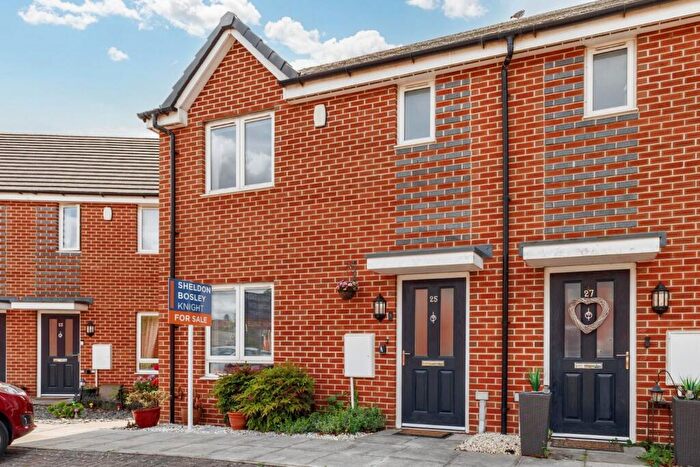 3 Bedroom Semi-Detached House For Sale In The Larches, Nuneaton, CV10