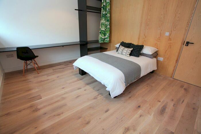 6 Bedroom Flat To Rent In Kempston Street, L3