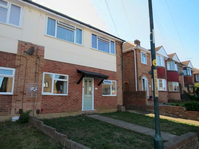 2 Bedroom Maisonette To Rent In Wainscott, Rochester, ME2