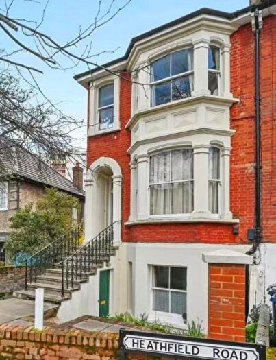 2 Bedroom Flat To Rent In Heathfield Road, Acton, W3