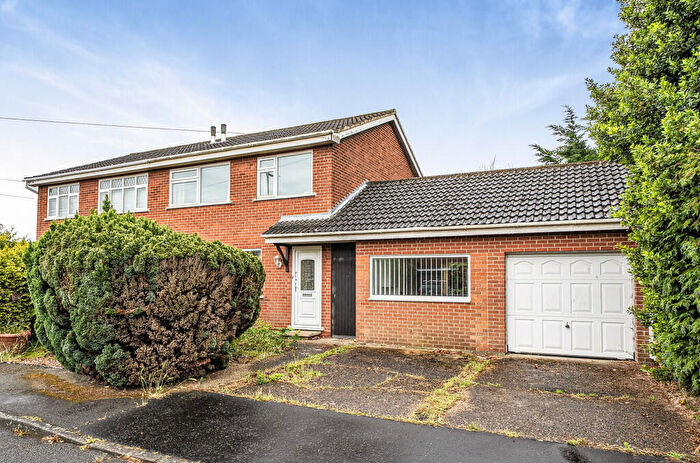 3 Bedroom Semi-Detached House For Sale In Aylesbury Close, Norwich, NR3