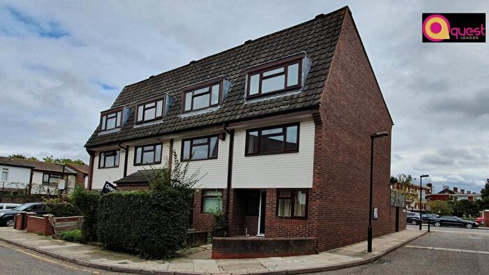 4 Bedroom Terraced House To Rent In Union Drive, Tower Hamlets, London, E1