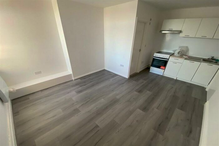 1 Bedroom Flat To Rent In Cherry Orchard, Croydon, CR0