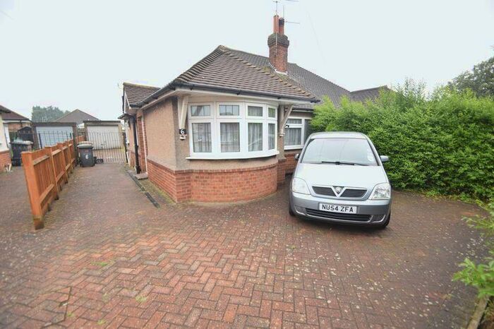 2 Bedroom Semi-Detached Bungalow To Rent In Laburnum Grove, Luton, LU3