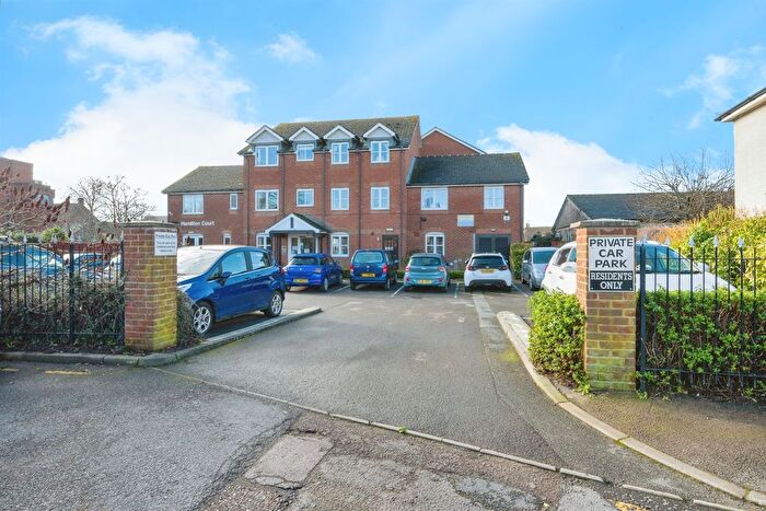 1 Bedroom Flat For Sale In Hamilton Court, Lammas Walk, Leighton Buzzard, LU7